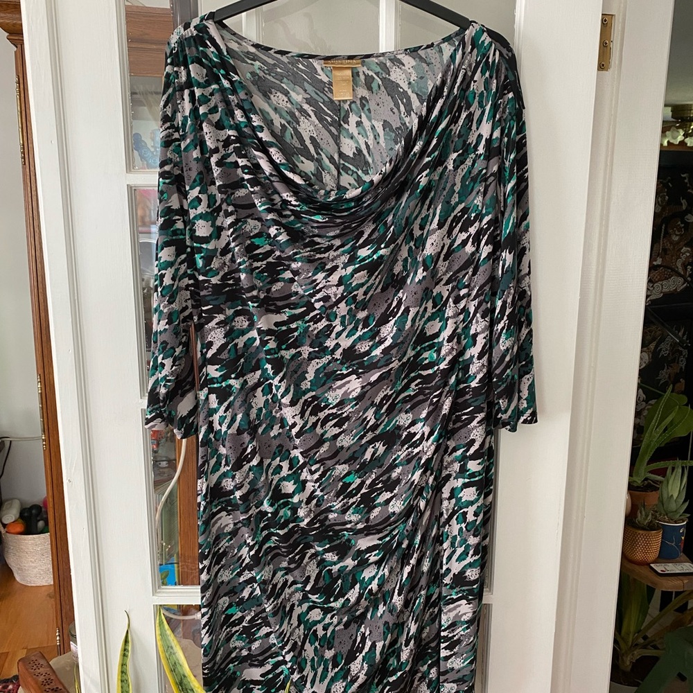 Very flattering dress. 3/4 sleeves 3XL Grey, green, ivory and black